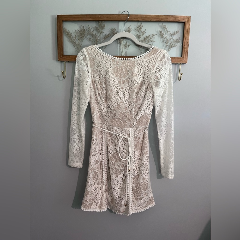 Selfie Leslie. EMME Long Sleeve V-Back Lace Dress
